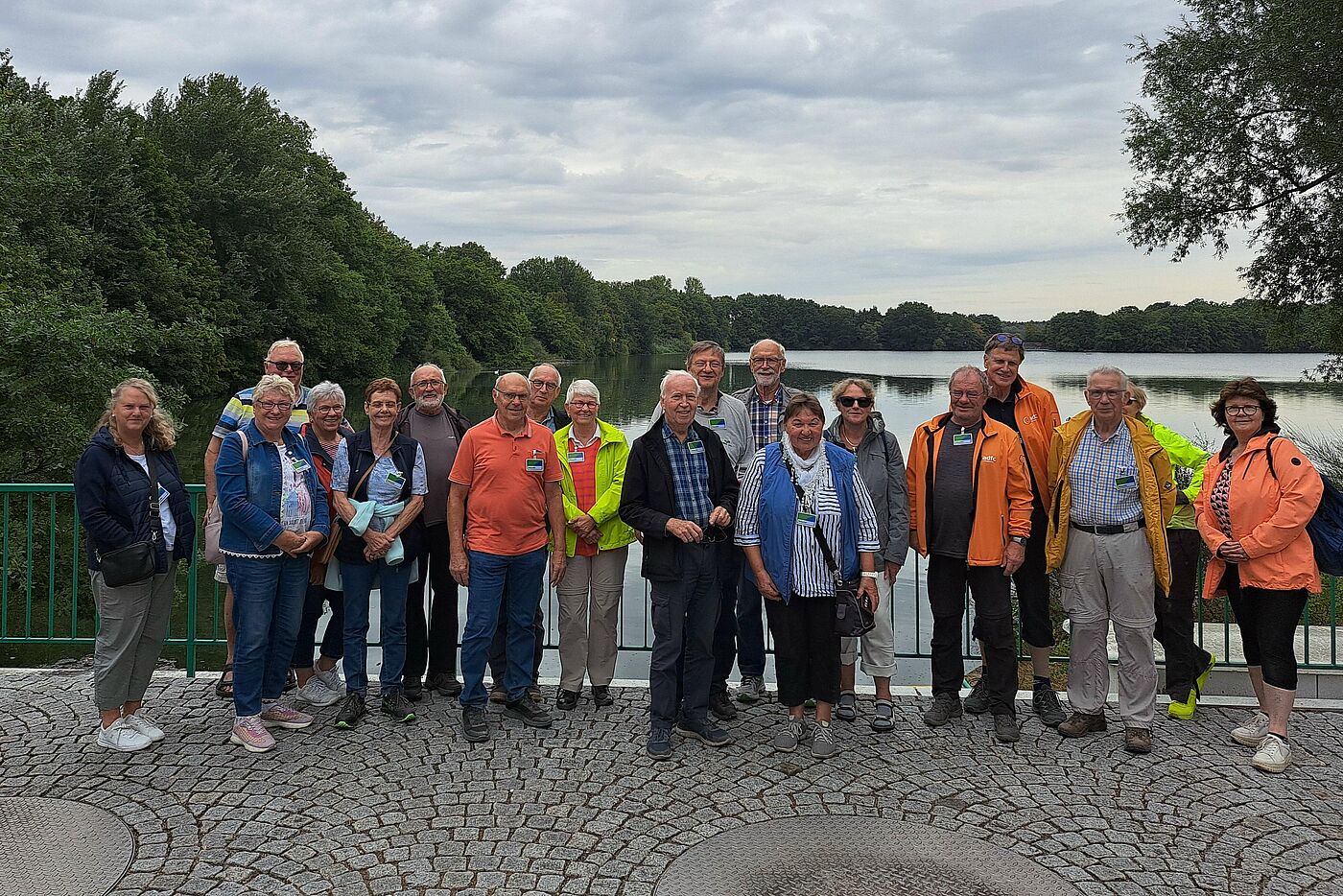 Tourengruppe am Stausee