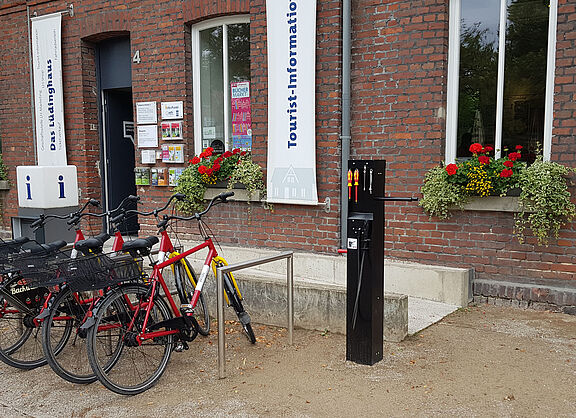 Servicestation vor dem Lüdinghaus