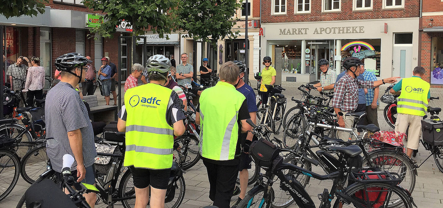 Vor_dem_Start_am_Marktplatz Vor dem Start am Marktplatz
