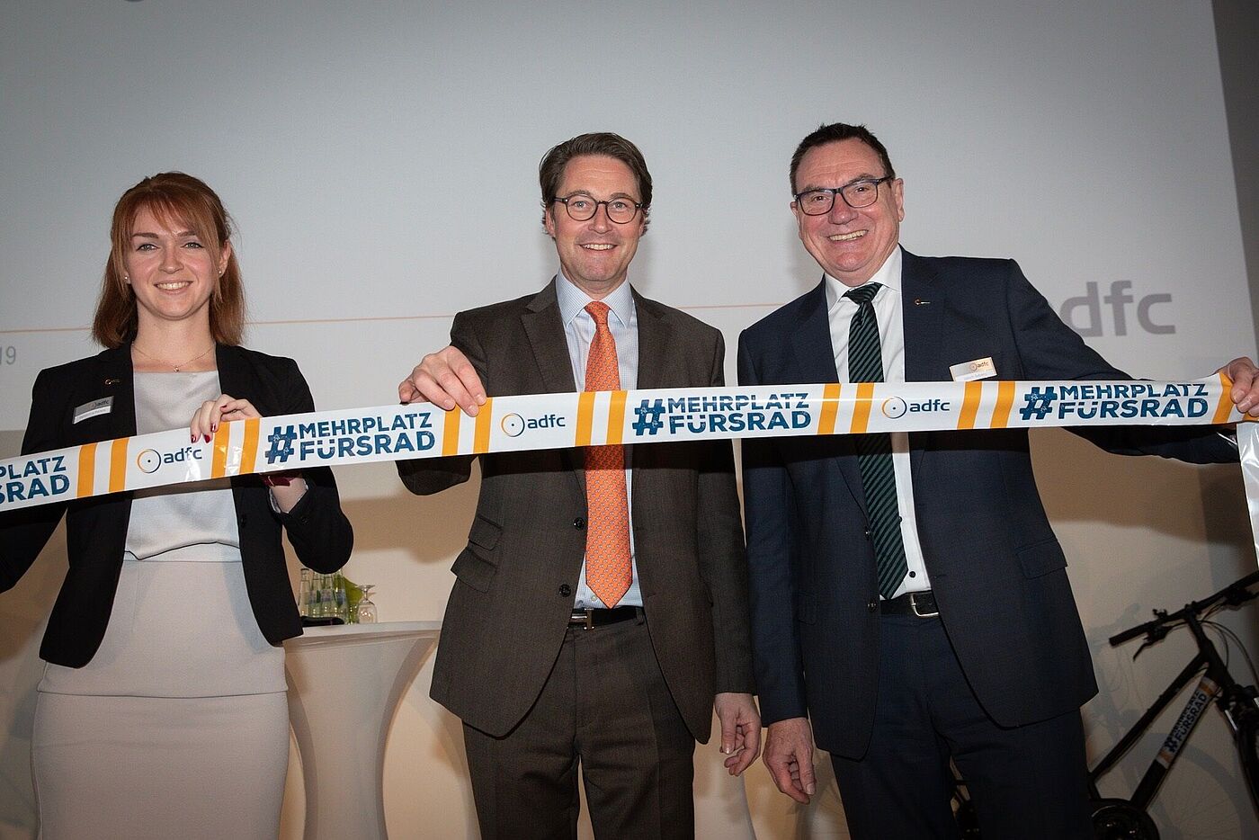 Rebecca Peters und Ulrich Syberg mit Bundesverkehrsminister Andreas Scheuer 2019 auf dem ADFC-Symposium.